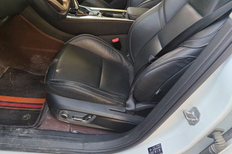 Used Lynk & Co 01 2017 2.0T Two-Wheel Drive Pro Edition Left Front Seat
