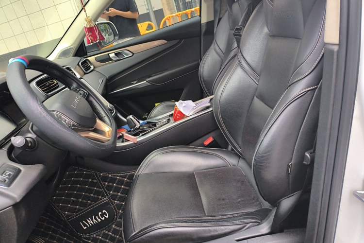 Used Lynk & Co 01 2017 2.0T Two-Wheel Drive Pro Edition Left Front Seat