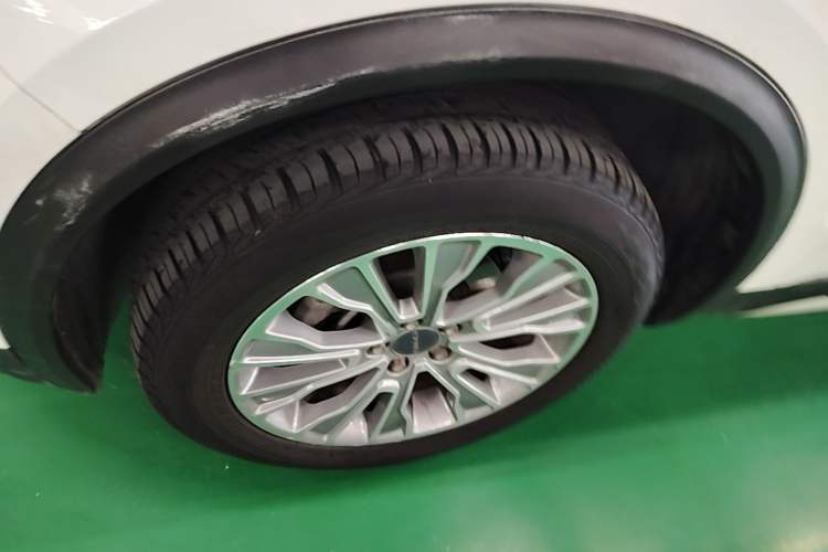 Used Lynk & Co 01 2017 2.0T Two-Wheel-Drive Version Left Front Wheel Hub