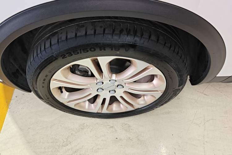 Used Lynk & Co 01 2017 2.0T Two-Wheel Drive Pro Edition Left Front Wheel Hub