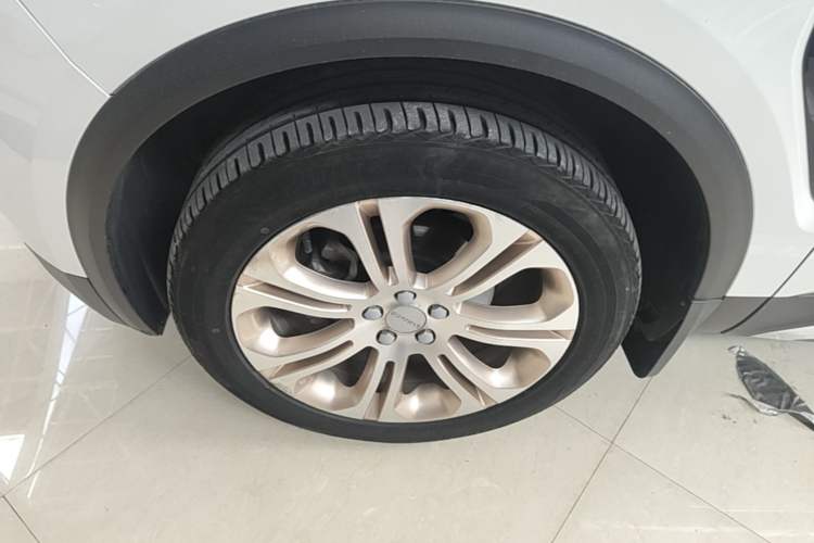 Used Lynk & Co 01 2017 2.0T Two-Wheel Drive Pro Edition Left Front Wheel Hub