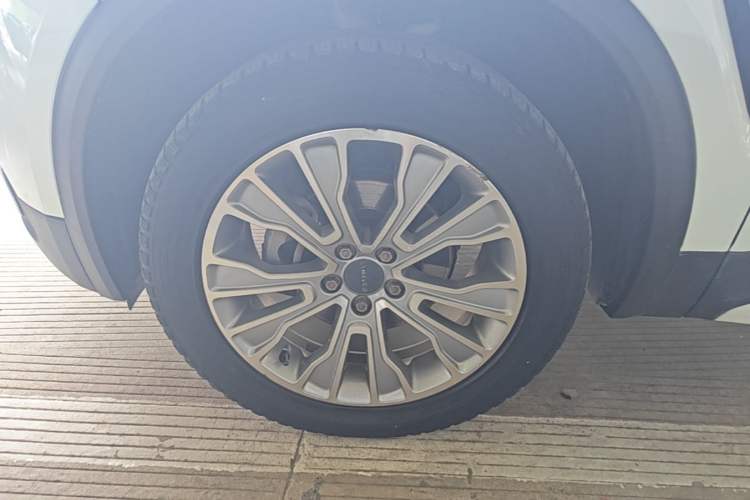 Used Lynk & Co 01 2017 2.0T Two-Wheel-Drive Version Left Front Wheel Hub
