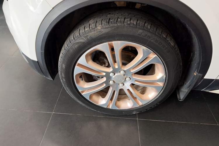 Used Lynk & Co 01 2017 2.0T Two-Wheel Drive Pro Edition Left Front Wheel Hub