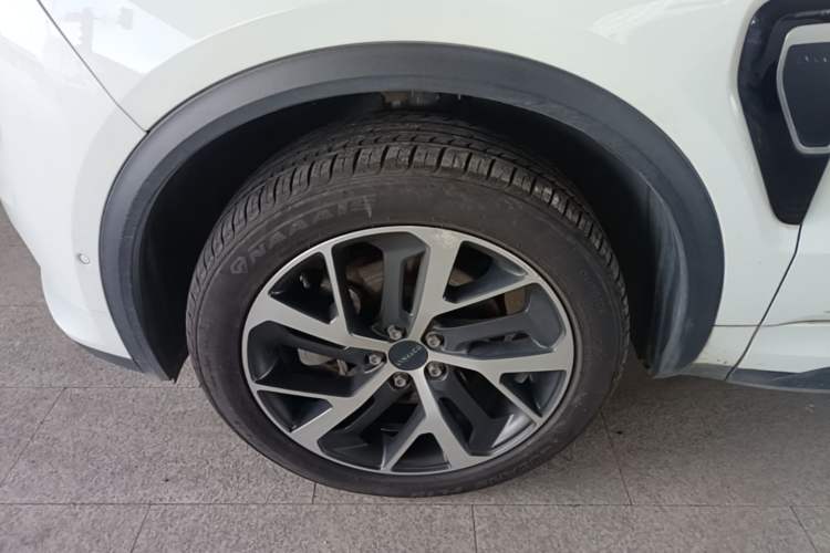 Used Lynk & Co 01 2017 2.0T Four-Wheel Drive Pro Edition Left Front Wheel Hub