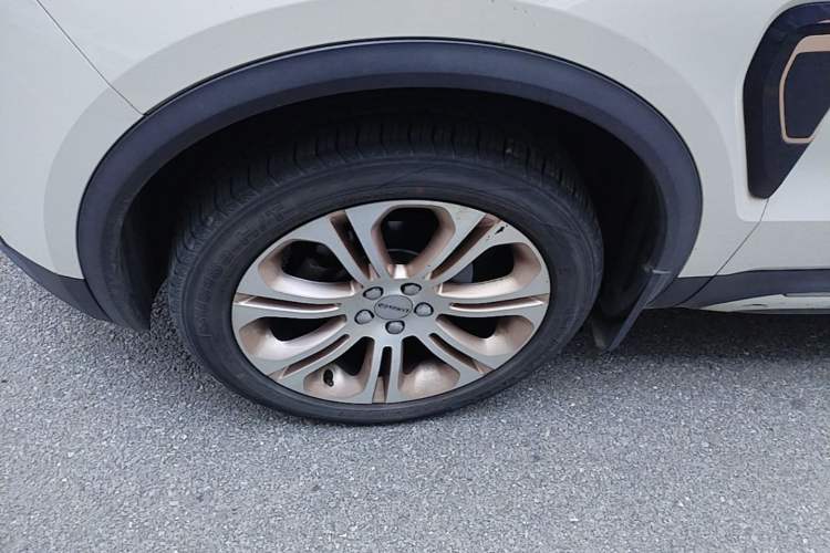 Used Lynk & Co 01 2017 2.0T Two-Wheel Drive Pro Edition Left Front Wheel Hub