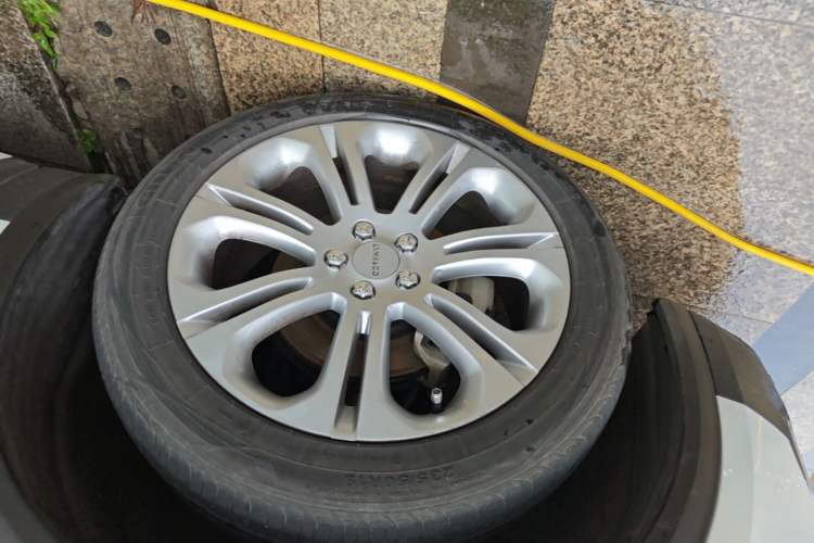 Used Lynk & Co 01 2017 2.0T Two-Wheel Drive Pro Edition Left Front Wheel Hub
