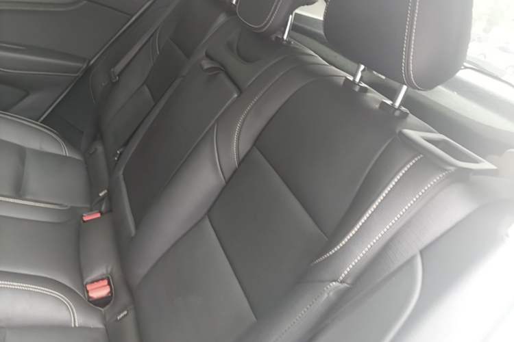 Used Lynk & Co 01 2017 2.0T Two-Wheel Drive Pro Edition Left Rear Seat