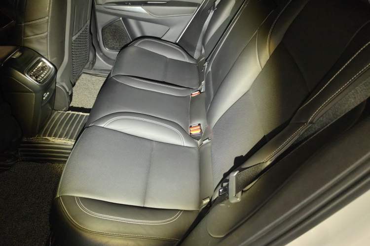 Used Lynk & Co 01 2017 2.0T Two-Wheel Drive Pro Edition Left Rear Seat