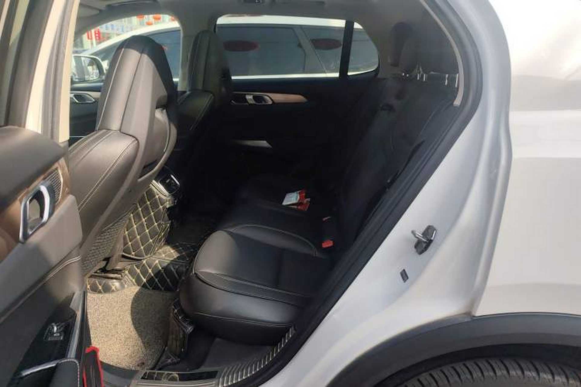 Used Lynk & Co 01 2017 2.0T Two-Wheel Drive Pro Edition Left Rear Seat
