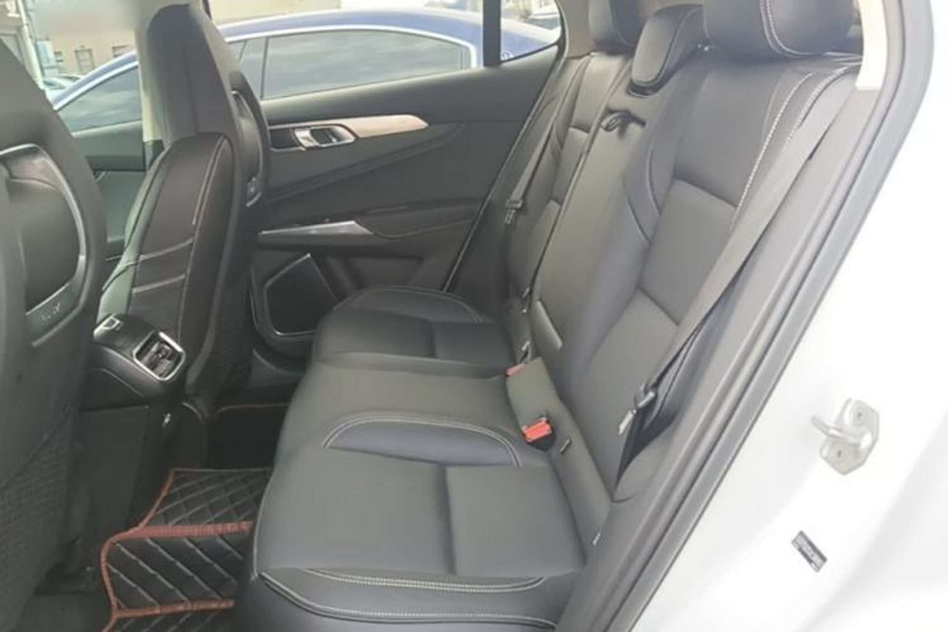 Used Lynk & Co 01 2017 2.0T Two-Wheel Drive Pro Edition Left Rear Seat