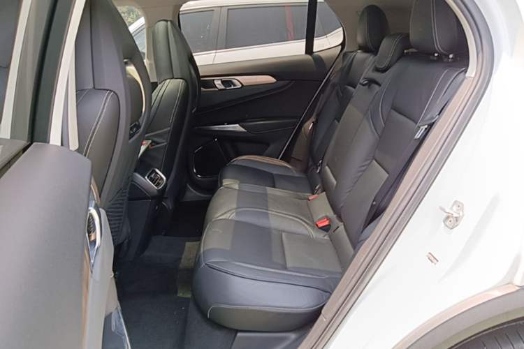 Used Lynk & Co 01 2017 2.0T Two-Wheel Drive Pro Edition Left Rear Seat