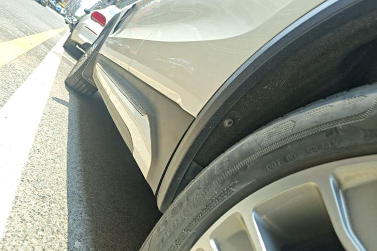 Used Lynk & Co 01 2017 2.0T Two-Wheel-Drive Version Left Side Sill
