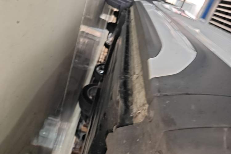 Used Lynk & Co 01 2017 2.0T Two-Wheel Drive Pro Edition Left Side Sill