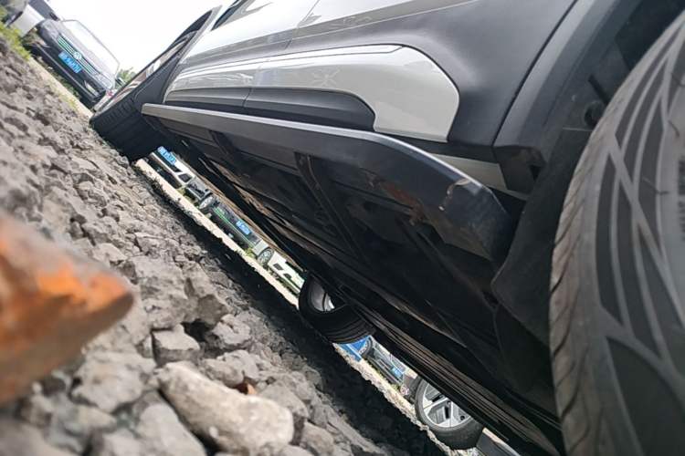 Used Lynk & Co 01 2017 2.0T Two-Wheel Drive Pro Edition Left Side Sill