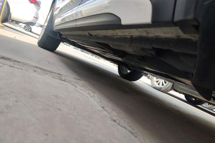 Used Lynk & Co 01 2017 2.0T Two-Wheel Drive Pro Edition Left Side Sill