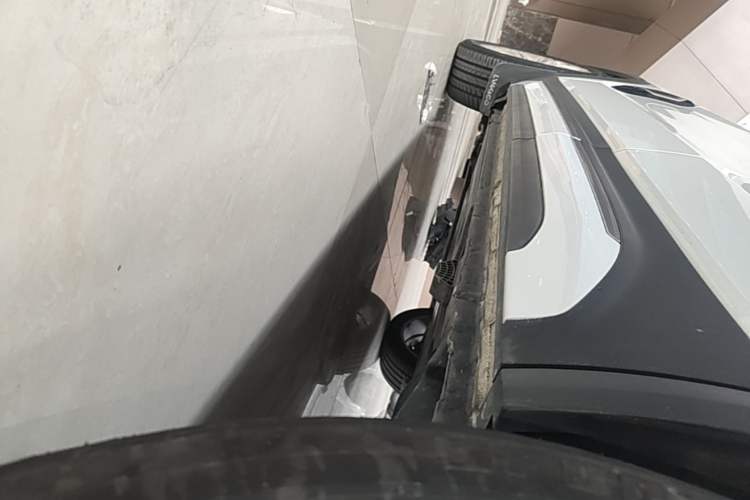 Used Lynk & Co 01 2017 2.0T Two-Wheel Drive Pro Edition Left Side Sill