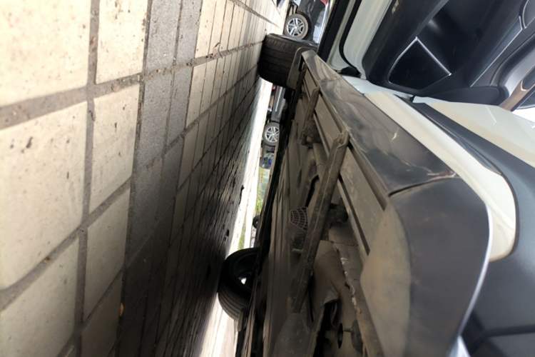 Used Lynk & Co 01 2017 2.0T Two-Wheel Drive Pro Edition Left Side Sill
