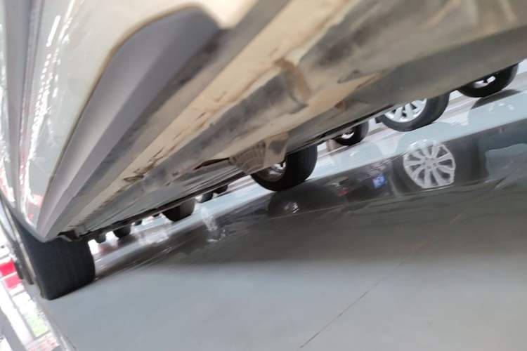 Used Lynk & Co 01 2017 2.0T Two-Wheel Drive Pro Edition Left Side Sill