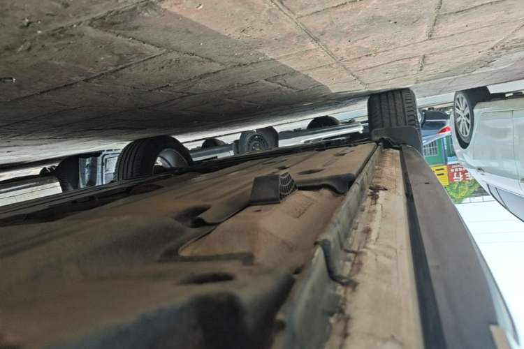 Used Lynk & Co 01 2017 2.0T Two-Wheel Drive Pro Edition Left Side Sill