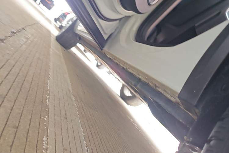 Used Lynk & Co 01 2017 2.0T Two-Wheel-Drive Version Left Side Sill