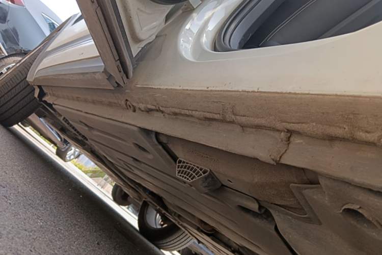 Used Lynk & Co 01 2017 2.0T Two-Wheel Drive Pro Edition Left Side Sill