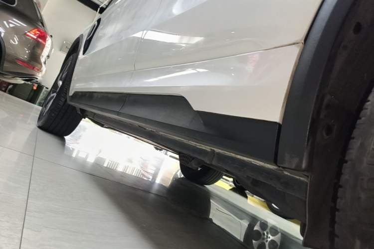 Used Lynk & Co 01 2017 2.0T Four-Wheel Drive Pro Edition Left Side Sill