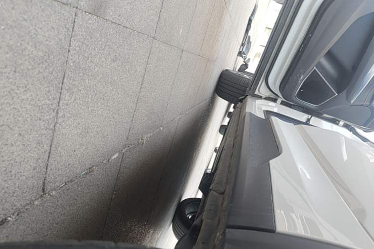 Used Lynk & Co 01 2017 2.0T Four-Wheel Drive Pro Edition Left Side Sill