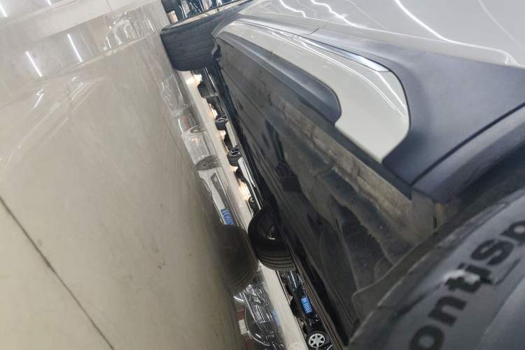 Used Lynk & Co 01 2017 2.0T Two-Wheel Drive Pro Edition Left Side Sill