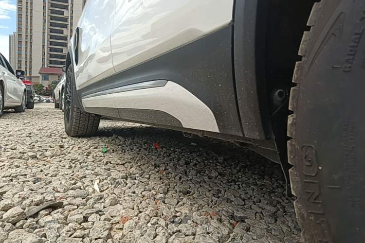 Used Lynk & Co 01 2017 2.0T Two-Wheel-Drive Version Left Side Sill