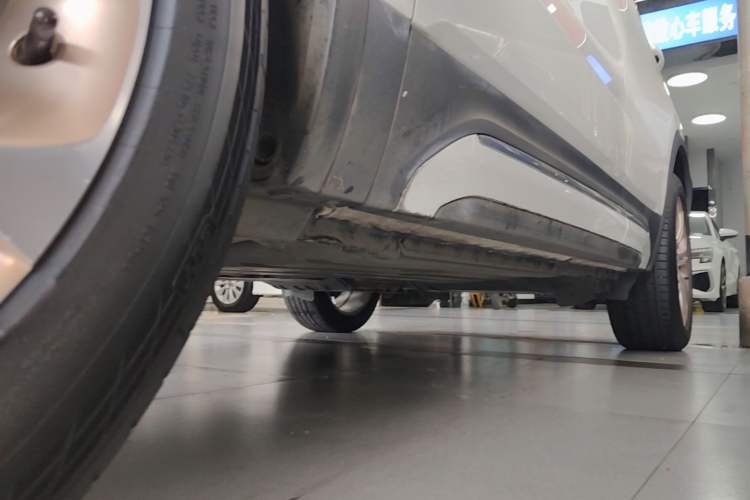 Used Lynk & Co 01 2017 2.0T Two-Wheel Drive Pro Edition Left Side Sill