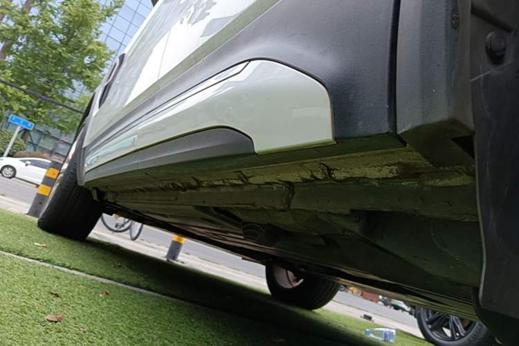 Used Lynk & Co 01 2017 2.0T Two-Wheel Drive Pro Edition Left Side Sill