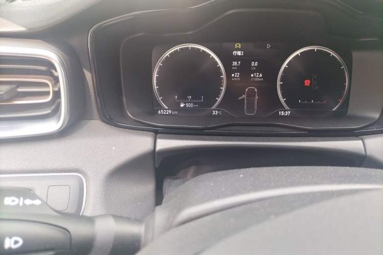 Used Lynk & Co 01 2017 2.0T Two-Wheel Drive Pro Edition Odometer Close Up