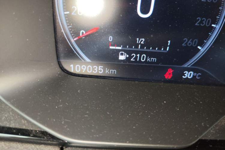 Used Lynk & Co 01 2017 2.0T Two-Wheel Drive Pro Edition Odometer Close Up
