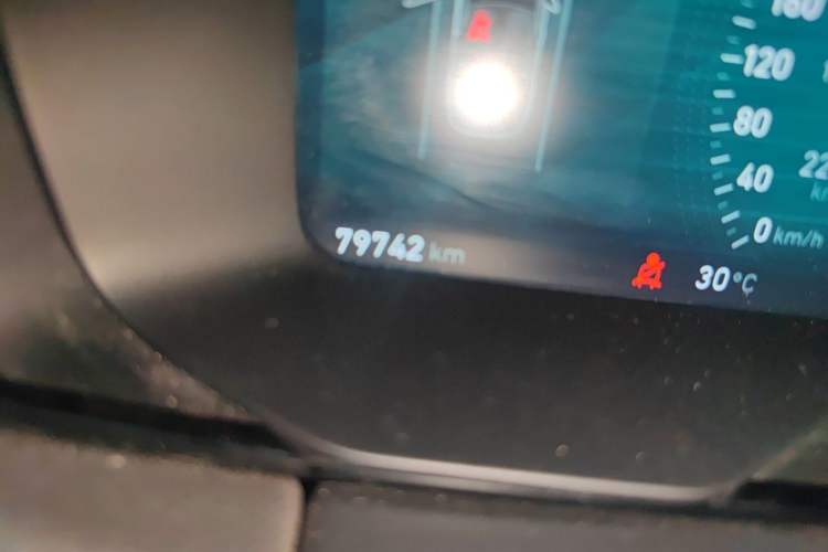 Used Lynk & Co 01 2017 2.0T Two-Wheel Drive Pro Edition Odometer Close Up