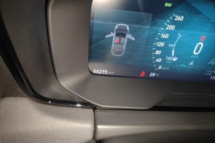 Used Lynk & Co 01 2017 2.0T Two-Wheel Drive Pro Edition Odometer Close Up