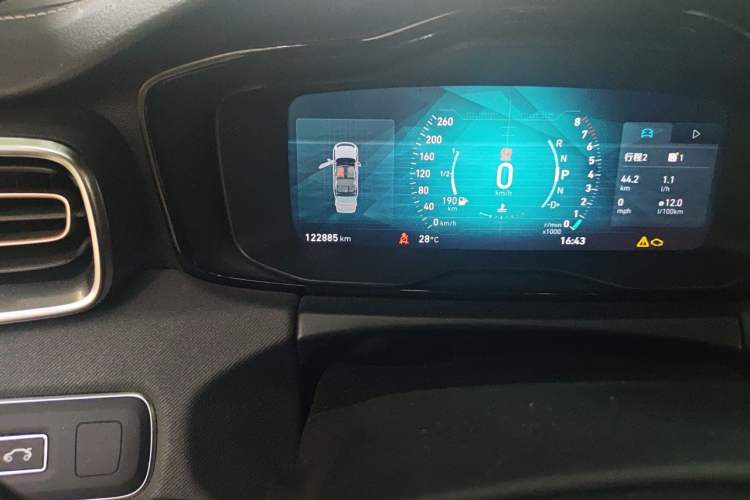 Used Lynk & Co 01 2017 2.0T Two-Wheel Drive Pro Edition Odometer Close Up