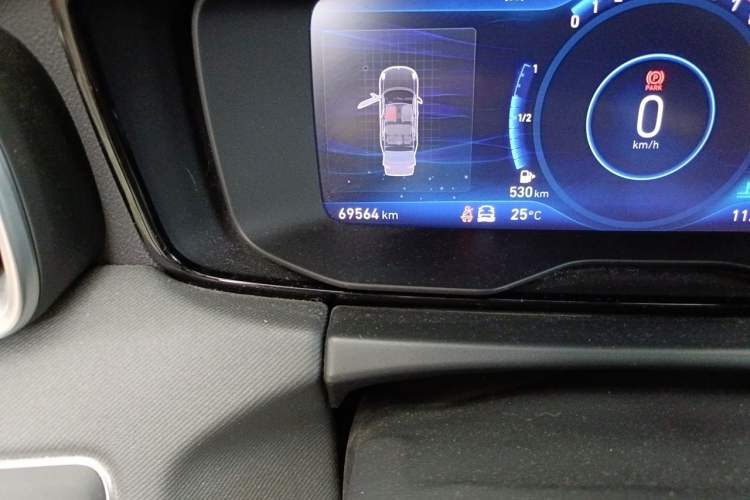 Used Lynk & Co 01 2017 2.0T Four-Wheel Drive Pro Edition Odometer Close Up