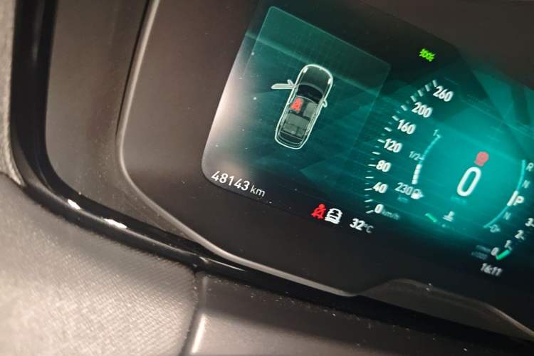 Used Lynk & Co 01 2017 2.0T Four-Wheel Drive Pro Edition Odometer Close Up