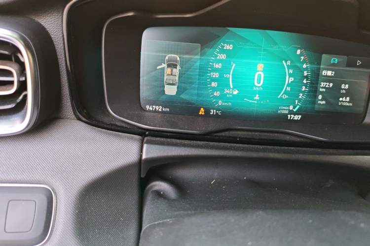 Used Lynk & Co 01 2017 2.0T Two-Wheel Drive Pro Edition Odometer Close Up