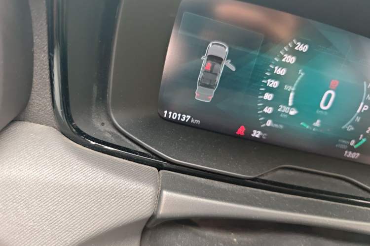 Used Lynk & Co 01 2017 2.0T Two-Wheel-Drive Version Odometer Close Up
