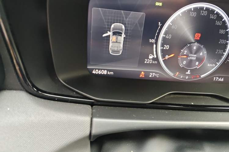 Used Lynk & Co 01 2017 2.0T Two-Wheel Drive Pro Edition Odometer Close Up