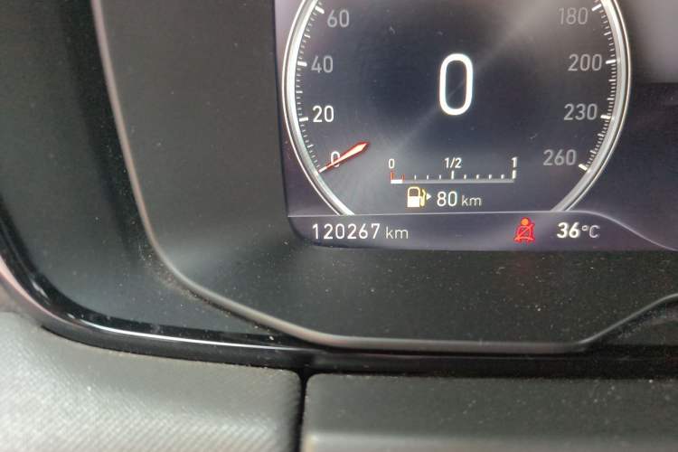 Used Lynk & Co 01 2017 2.0T Two-Wheel Drive Pro Edition Odometer Close Up