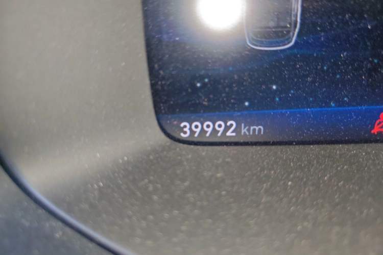 Used Lynk & Co 01 2017 2.0T Two-Wheel Drive Pro Edition Odometer Close Up