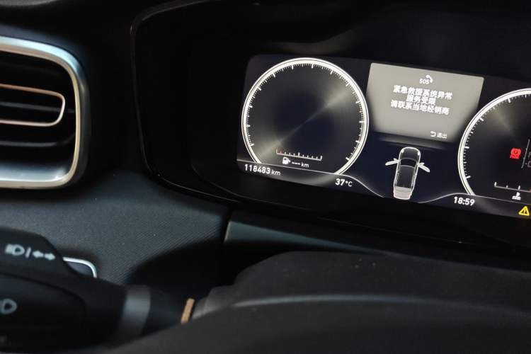 Used Lynk & Co 01 2017 2.0T Two-Wheel Drive Pro Edition Odometer Close Up