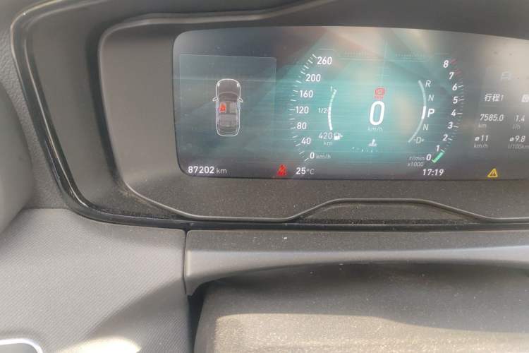 Used Lynk & Co 01 2017 2.0T Two-Wheel Drive Pro Edition Odometer Close Up
