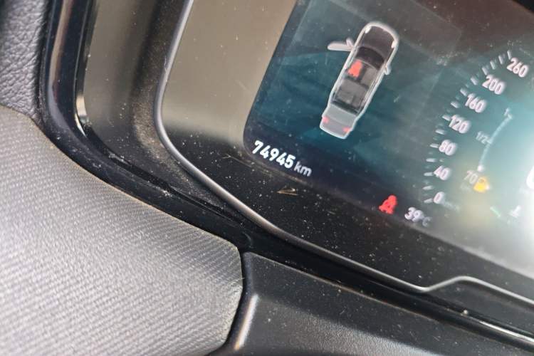 Used Lynk & Co 01 2017 2.0T Two-Wheel-Drive Version Odometer Close Up