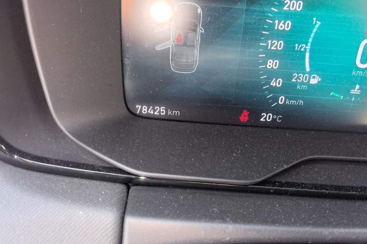 Used Lynk & Co 01 2017 2.0T Two-Wheel Drive Pro Edition Odometer Close Up