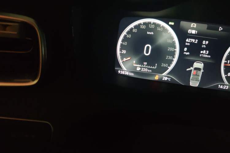 Used Lynk & Co 01 2017 2.0T Two-Wheel Drive Pro Edition Odometer Close Up