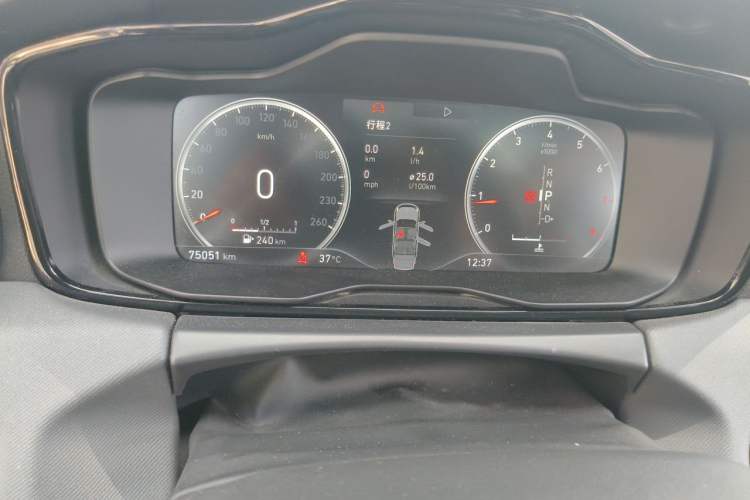 Used Lynk & Co 01 2017 2.0T Two-Wheel Drive Pro Edition Odometer Close Up