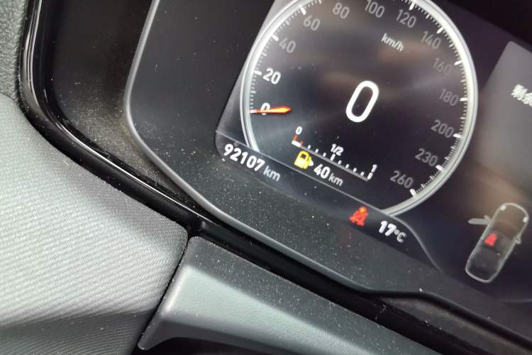 Used Lynk & Co 01 2017 2.0T Two-Wheel Drive Pro Edition Odometer Close Up